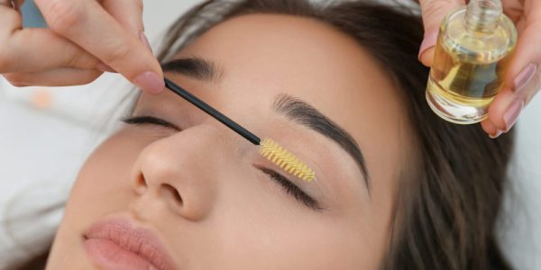 What Oil Helps Eyelashes Grow?